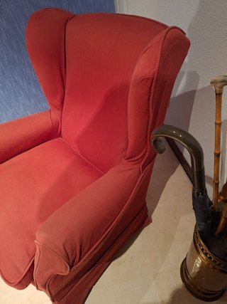 Sillón orejero rojo de tela + funda
