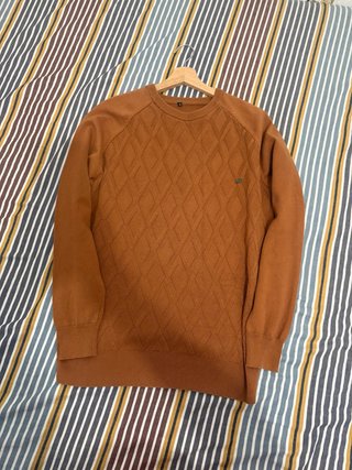 Jersey marrón con rombos