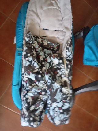 Carrito Stokke con capazo y accesorios