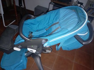Carrito Stokke con capazo y accesorios