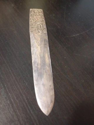 Tagliacarte antico con decorazioni
