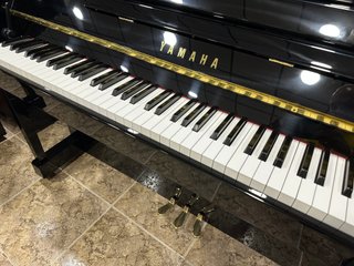 Piano Yamaha YM5 con Sistema Silent