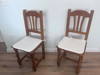 Conjunto Mesa y 6 Sillas de Madera