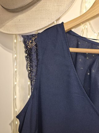 Blusa Azul Marino sin Mangas con Encaje