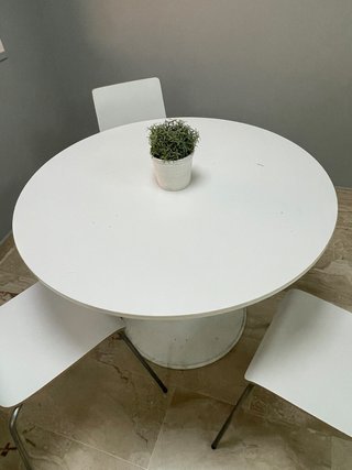 Mesa redonda blanca moderna