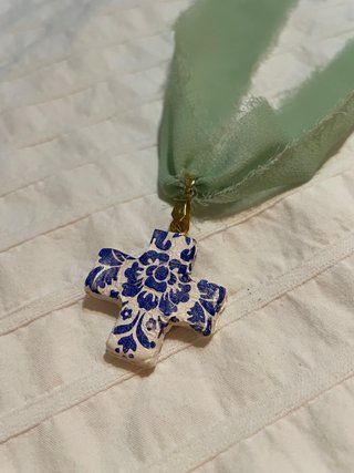Collar con Colgante de Cruz