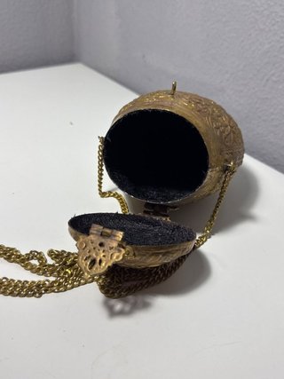 Bolso bombonera vintage latón repujado