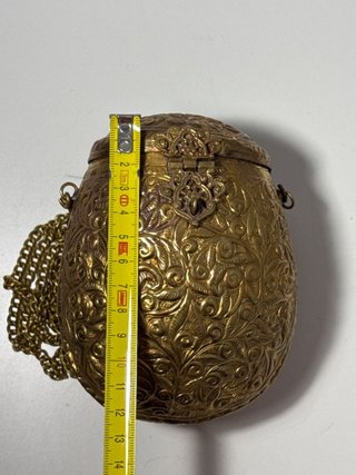 Bolso bombonera vintage latón repujado