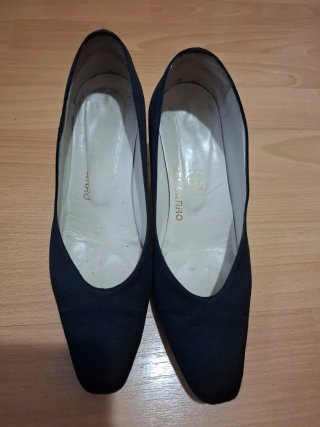 Zapatos de tacón bajo negros mujer forrados raso