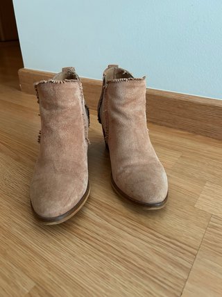Botín beige tacón madera