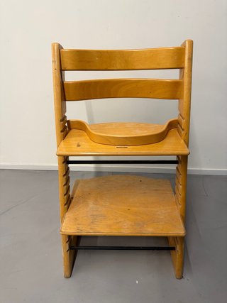 Silla alta de madera para bebé