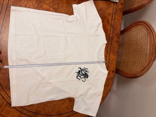 Camiseta Blanca Oversize con Estampado de Pulpo