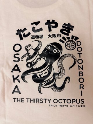 Camiseta Blanca Oversize con Estampado de Pulpo