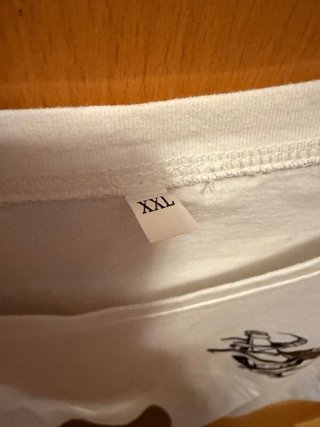 Camiseta Blanca Oversize con Estampado de Pulpo