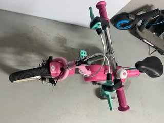 Bicicleta infantil rosa con ruedas desmontables