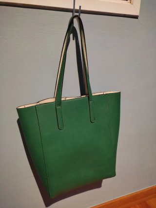 Lote de bolsos  Negro, verde,y beig 10€ los 3.