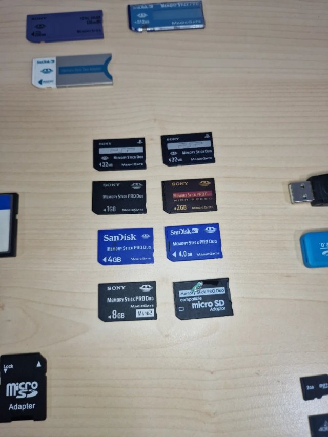 Lote de Tarjetas de Memoria y Adaptadores