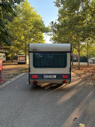 Caravana Adria 750kg reformada con avance