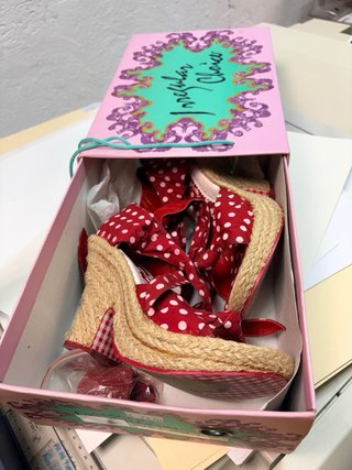 Zapatos de cuña Irregular Choice lunares