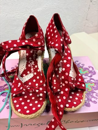 Zapatos de cuña Irregular Choice lunares