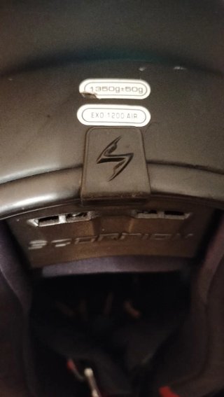 Casco de moto Scorpion negro