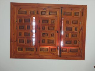 Ventanas de madera con cuarterones