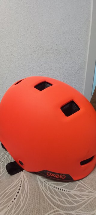 Patinete Oxelo con casco