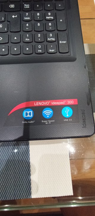 Portátil Lenovo Ideapad 300