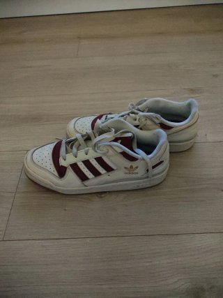 Zapatillas Adidas Blancas y Rojas