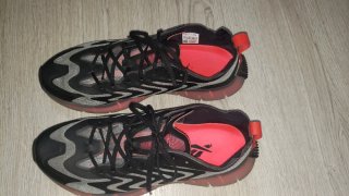 Zapatillas Reebok Negras y Rojas