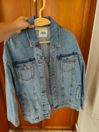 Chaqueta tejana Zara azul, como nueva