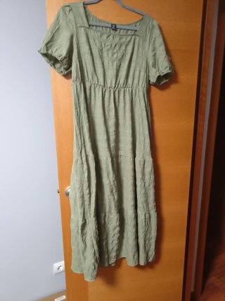 Vestido verde midi con textura