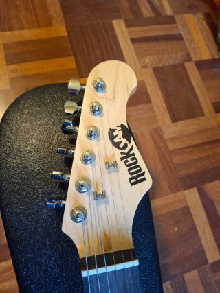 Guitarra Eléctrica RockJam y Amplificador Kustom