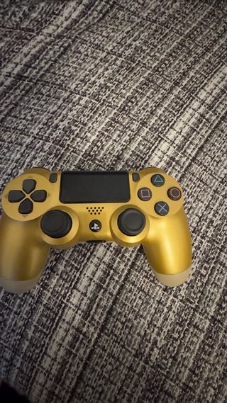 Ps4 Slim 1TB Negra + Mando Dorado + Juegos