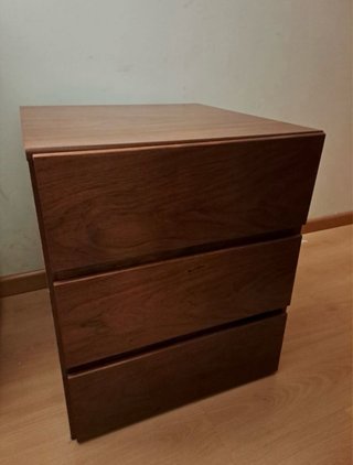 Cajonera de madera marrón