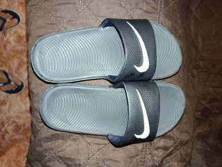 Chanclas Nike Negras y Grises