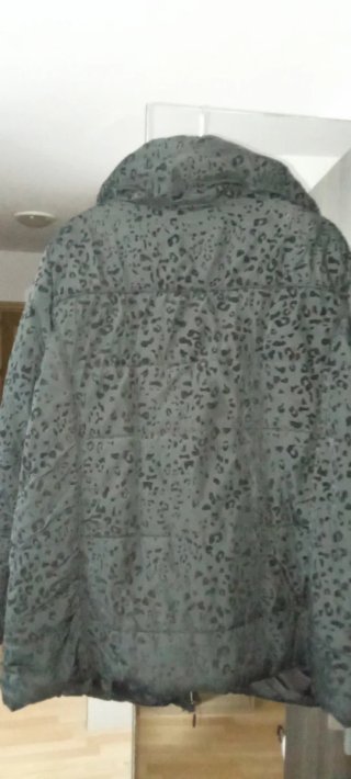 Chaquetón Kiabi estampado leopardo talla 50-52