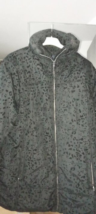 Chaquetón Kiabi estampado leopardo talla 50-52