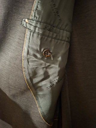 Blaiser color verde oliva, Burberry talla 52