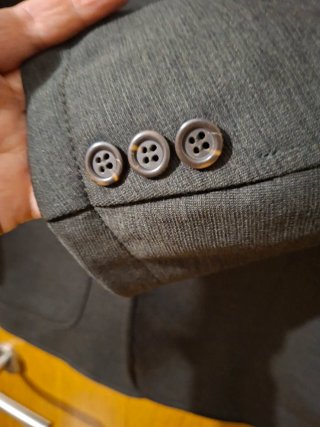 Blaiser color verde oliva, Burberry talla 52