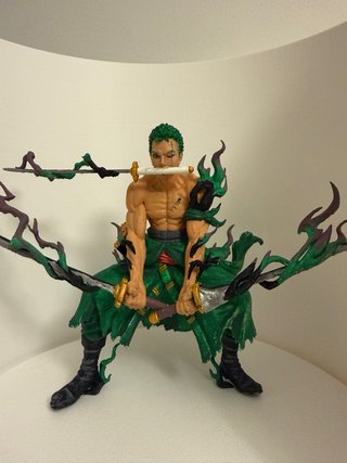 Figura de Zoro (One Piece) pintada a mano