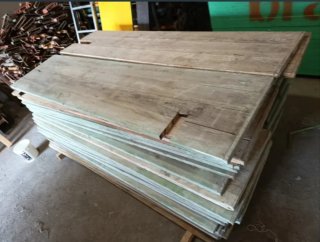 Tableros de madera con cortes