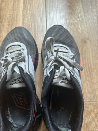 Zapatillas Reebok grsi y Rojas