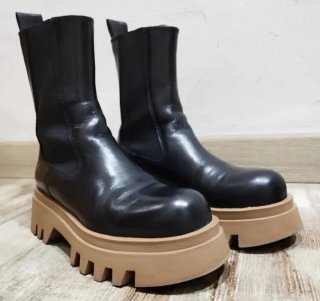 Botines Chelsea piel piso track. Zara.