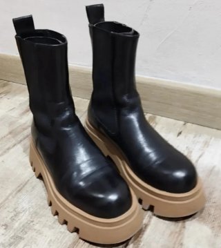 Botines Chelsea piel piso track. Zara.