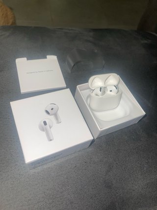 Airpods 4 sigillate Apple
