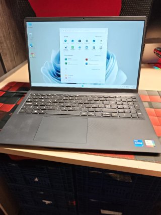 Portátil Dell Vostro 3520