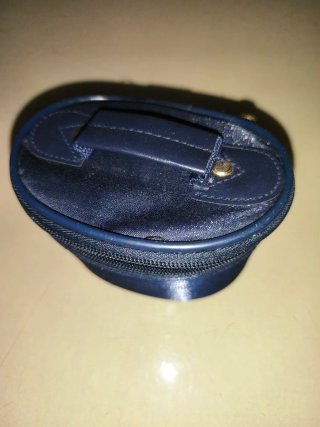 Neceser pequeño azul y negro