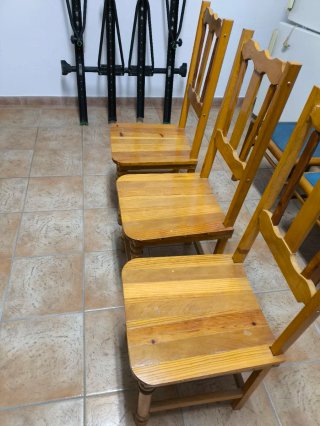 Juego de 3 sillas artesanales de madera