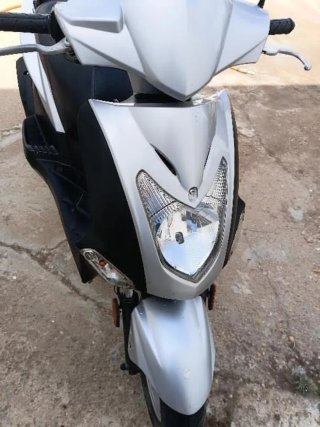 Scooter Kymco Negro y Plateado